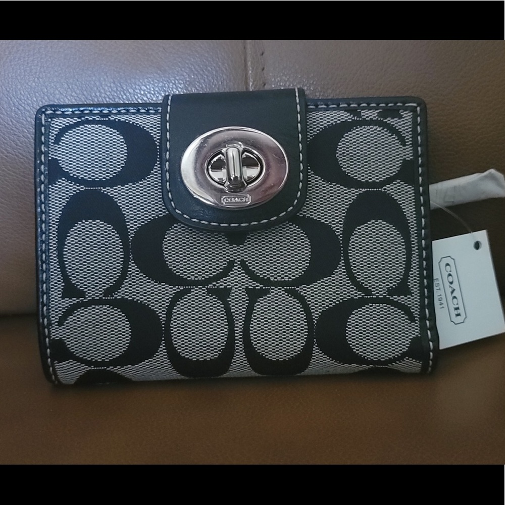 NWT Coach Wallet F43612 Black/White
